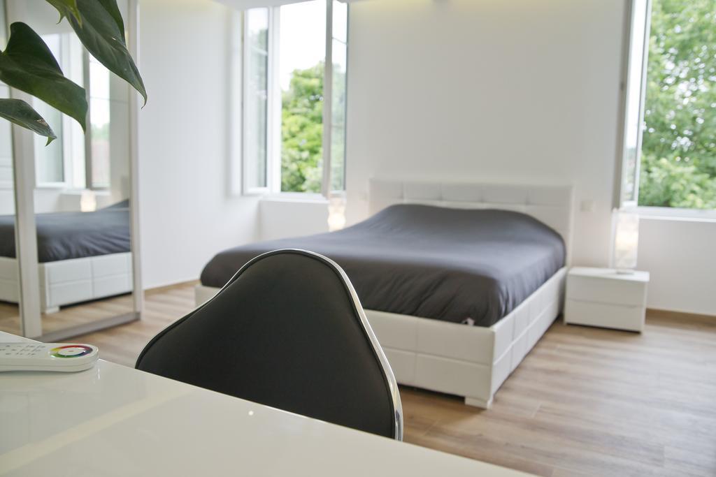 Moulin Des Tours Bed & Breakfast Barbaste Room photo